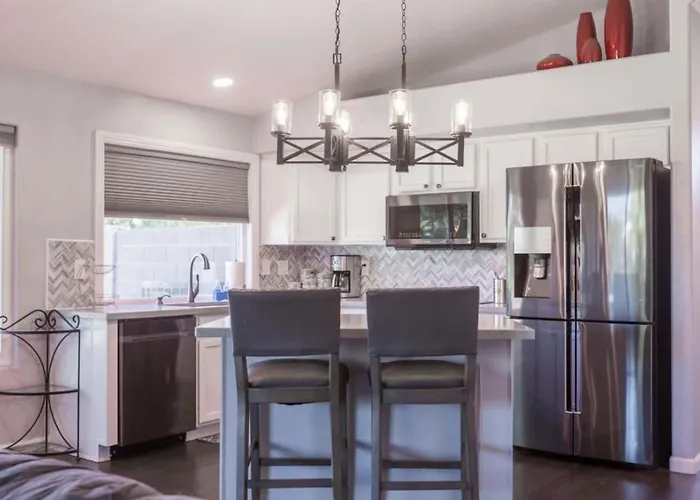 Serene Escape And Modern Comfort Pool Heater Bbq Holiday home Sun Lakes
