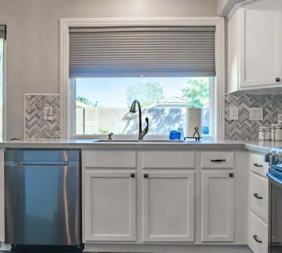 Serene Escape And Modern Comfort Pool Heater Bbq Holiday home