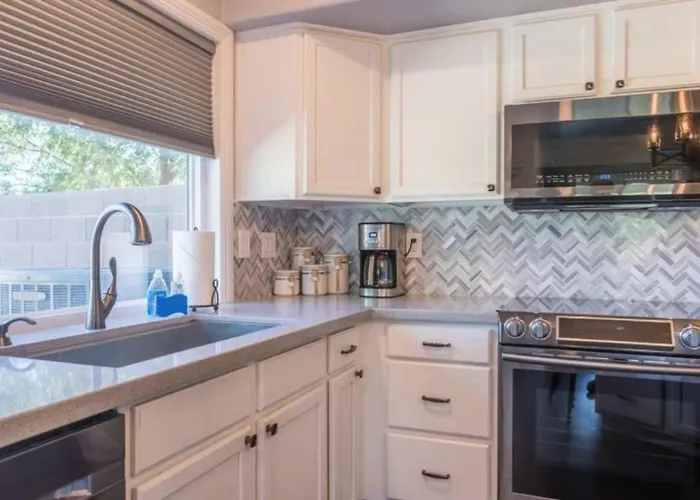 Serene Escape And Modern Comfort Pool Heater Bbq * Sun Lakes