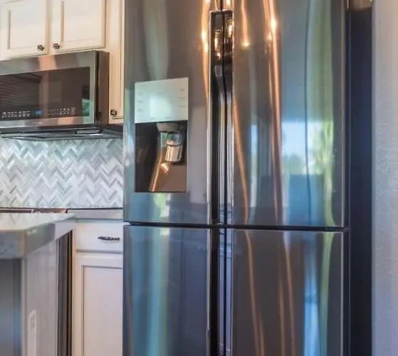 Holiday home Serene Escape And Modern Comfort Pool Heater Bbq *