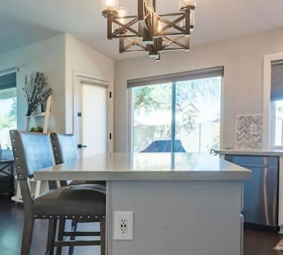 Serene Escape And Modern Comfort Pool Heater Bbq * Sun Lakes